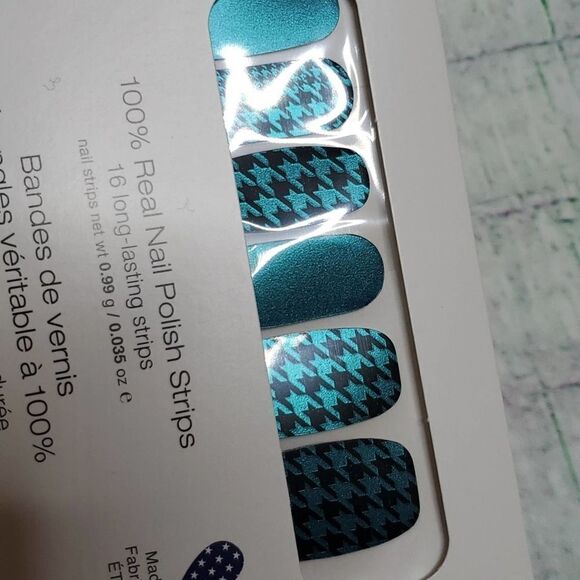 New and sealed Color Street Retired Suit Yourself - Picture 3 of 3